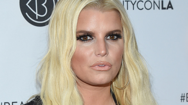 Jessica Simpson sur le tapis rouge