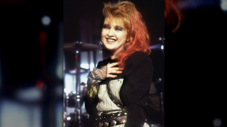 Cyndi Lauper souriant