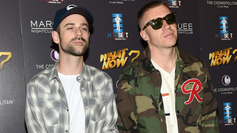 Ryan Lewis et Macklemore posent sur le tapis rouge