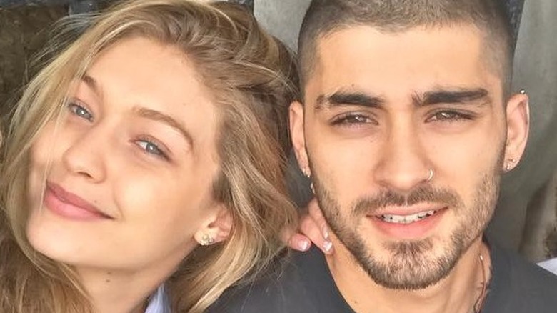 Yolanda Hadid, Gigi Hadid et Zayn Malik posent