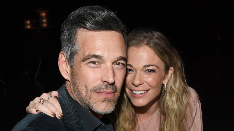 LeAnn Rimes et Eddie Cibrian souriant