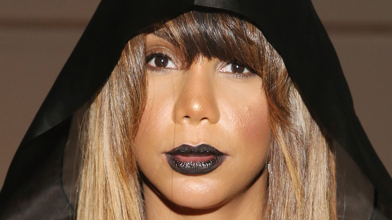 Tamar Braxton hood rouge à lèvres noir