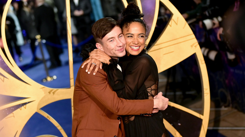 Barry Keoghan et Lauren Ridloff sourient