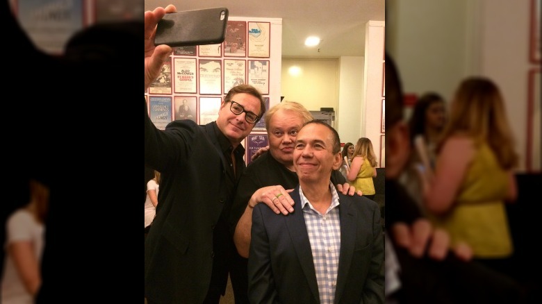 Bob Saget, Louie Anderson et Gilbert Gottfried prenant un selfie