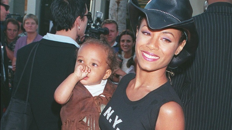 Jada Pinkett Smith tenant bébé Jaden