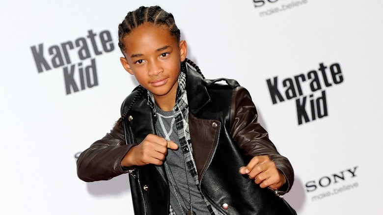 Jaden Smith à la première de Karaté Kid, poings levés