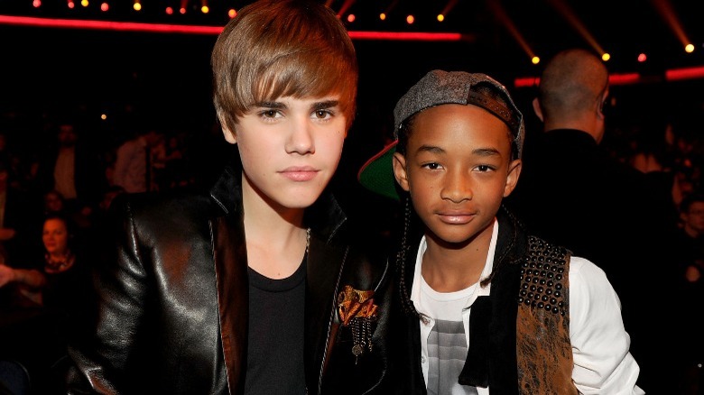 Justin Bieber et Jaden Smith posant ensemble