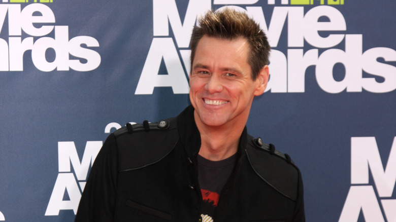 Jim Carrey arrive aux MTV Movie Awards 2011