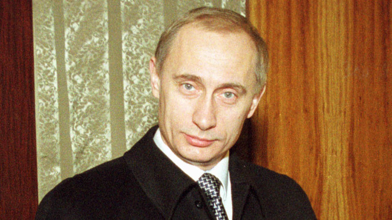 Vladimir Poutine avec une expression suffisante