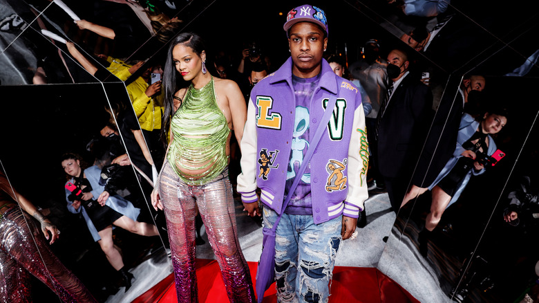 Rihanna et A$AP Rocky posent ensemble