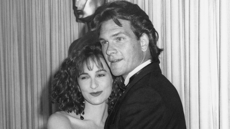 Jennifer Grey posant avec Patrick Swayze 