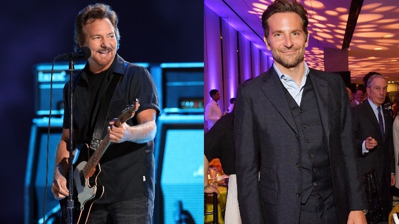 Eddie Vedder jouant de la guitare, Bradley Cooper posant