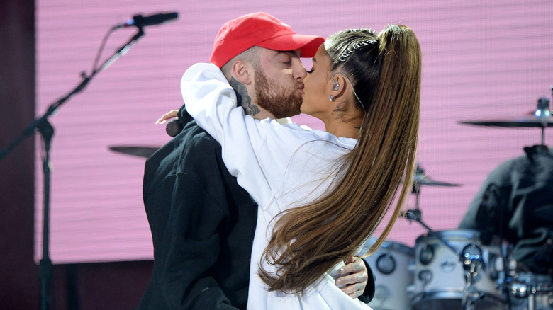 Mac Miller et Ariana Grande s'embrassent