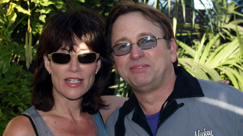 Katey Sagal et John Ritter souriants 