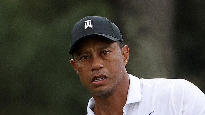 Tiger Woods avec un chapeau noir