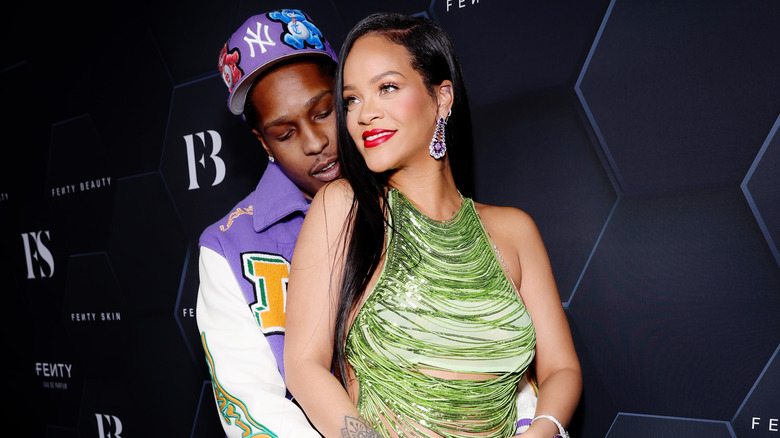 Rihanna et A$AP Rocky posent