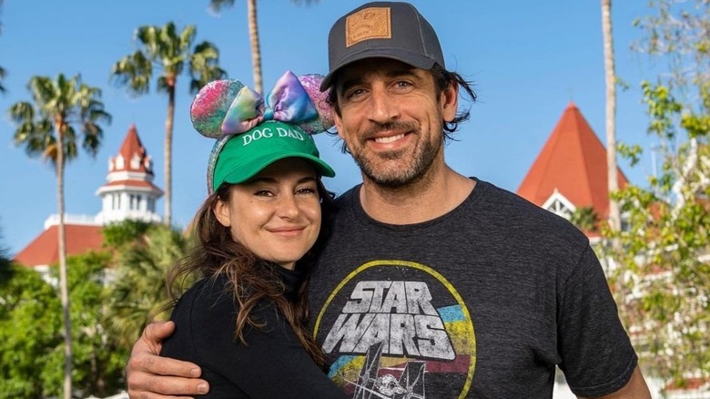 Shailene Woodley et Aaron Rodgers en des temps plus heureux