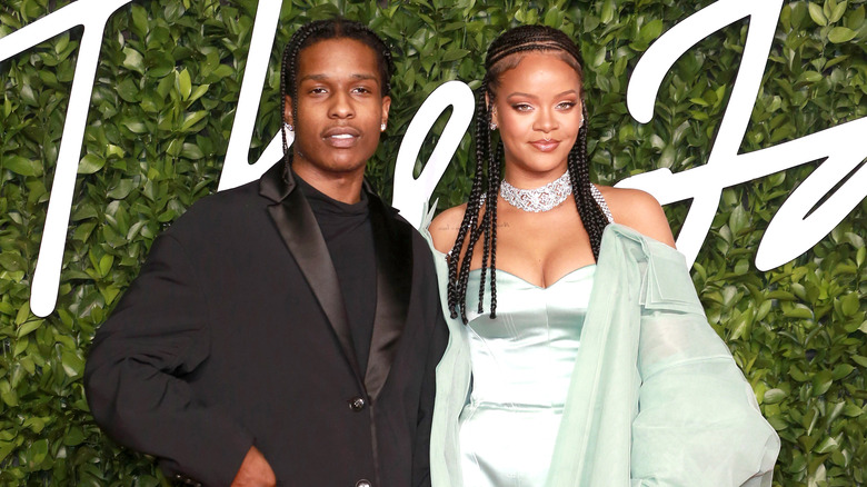 A$AP Rocky et Rihanna posant