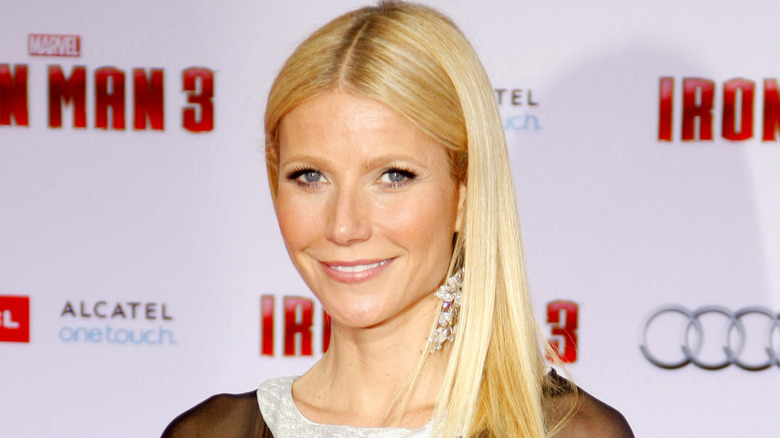 Gwyneth Paltrow sourit