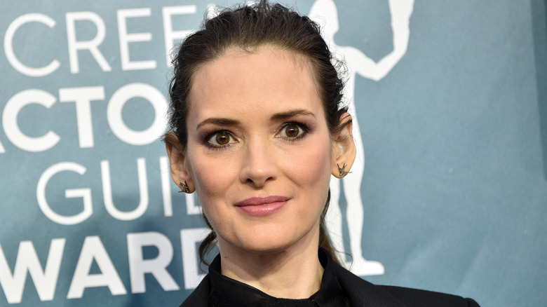 Winona Ryder souriante