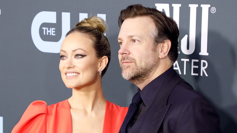 Jason Sudeikis et Olivia Wilde souriant