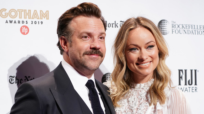 Jason Sudeikis et Olivia Wilde souriant