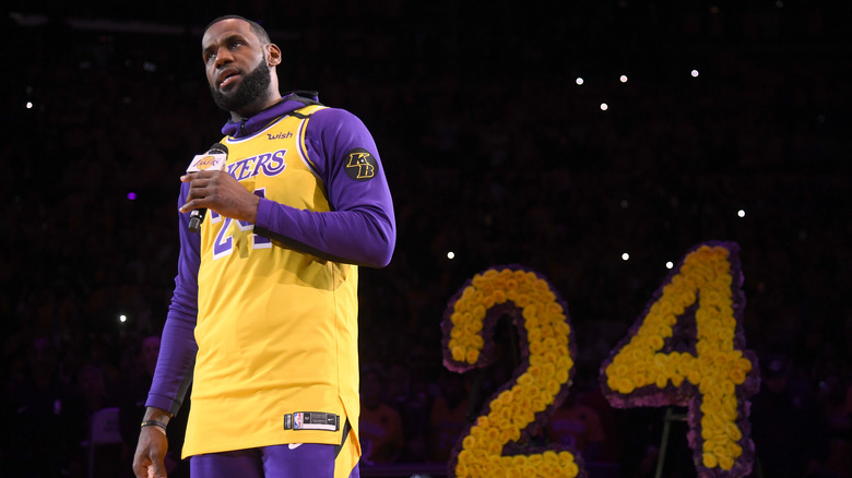 LeBron James en maillot Kobe Bryant