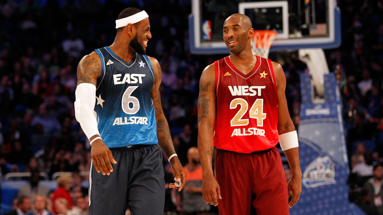 LeBron James et Kobe Bryant lors d'un match des étoiles