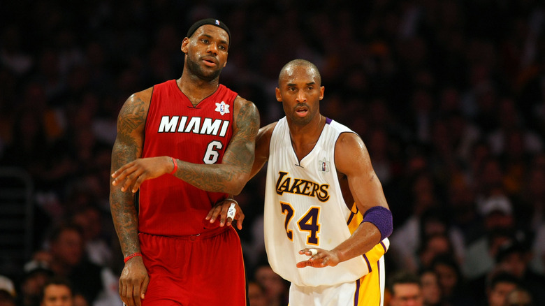 LeBron James et Kobe Bryant dans un match