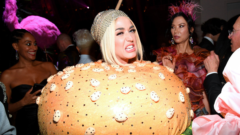 Katy Perry en hamburger