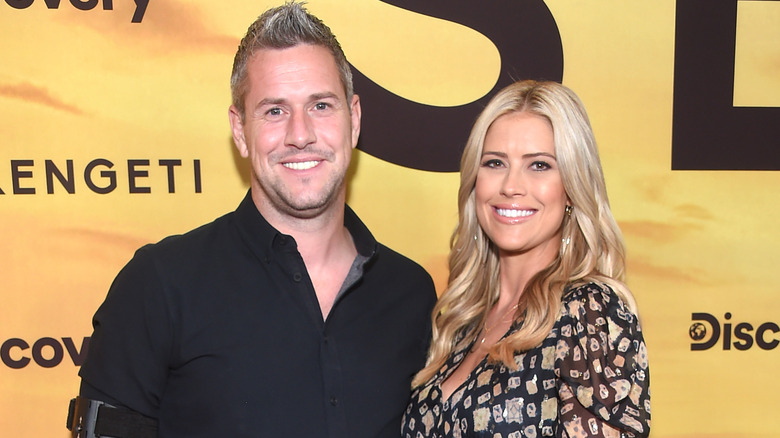 Christina Hall et Ant Anstead posent 