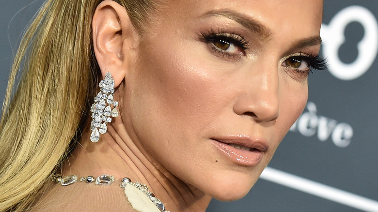 Jennifer Lopez se sent vraiment comme ça à propos de sa romance avec Ben Affleck