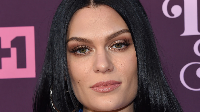 Jessie J supplie ses fans d’arrêter de remettre en question son corps