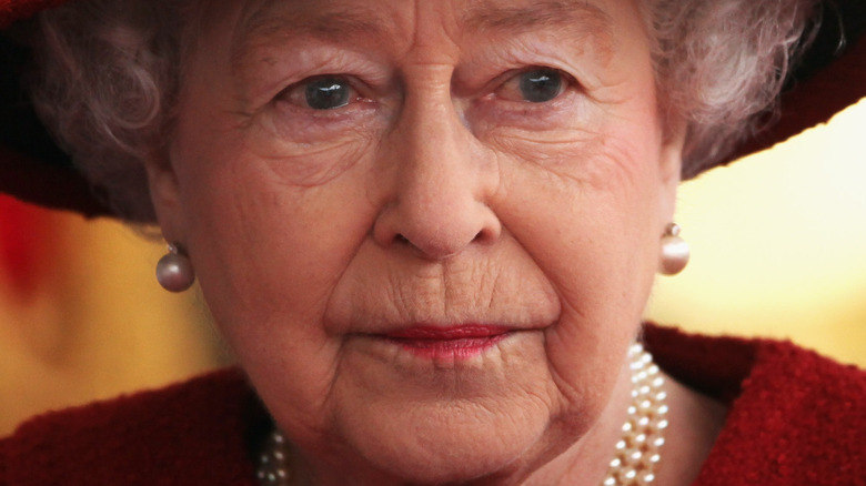 La reine Elizabeth a l'air triste