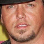 La performance du CMT Music Award de Jason Aldean a des fans qui se bouchent les oreilles