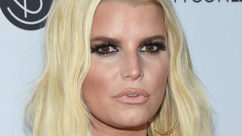 La tentative douteuse de Jessica Simpson sur une publicité Instagram a des fans appelant à son licenciement