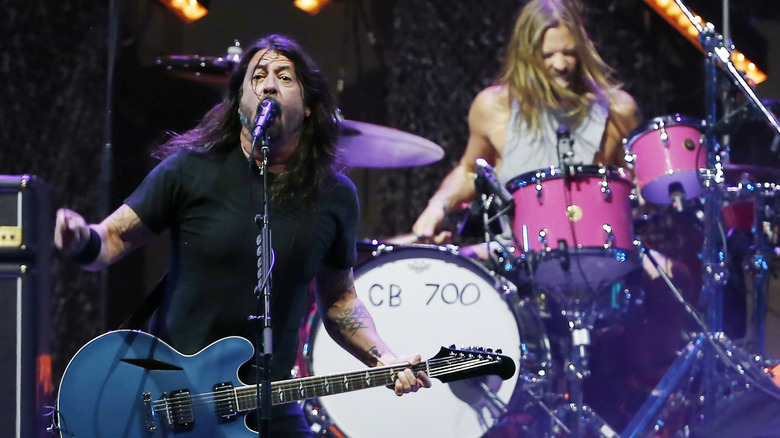 Dave Grohl et Taylor Hawkins se produisent ensemble