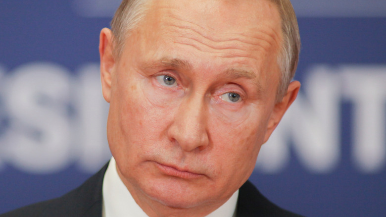 Vladimir Poutine a l'air agacé