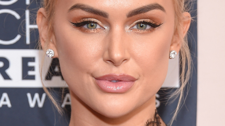 Lala Kent célèbre le succès de son livre avec une procédure cosmétique qui fait tourner les têtes