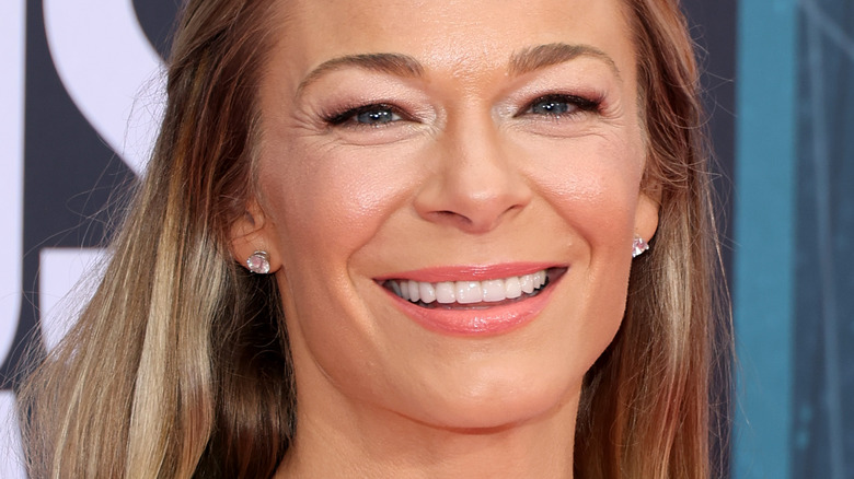 L’apparition de LeAnn Rimes aux CMT Music Awards a des fans qui dessinent cette comparaison malheureuse