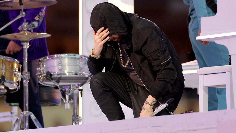 Eminem à genoux au Super Bowl LVI