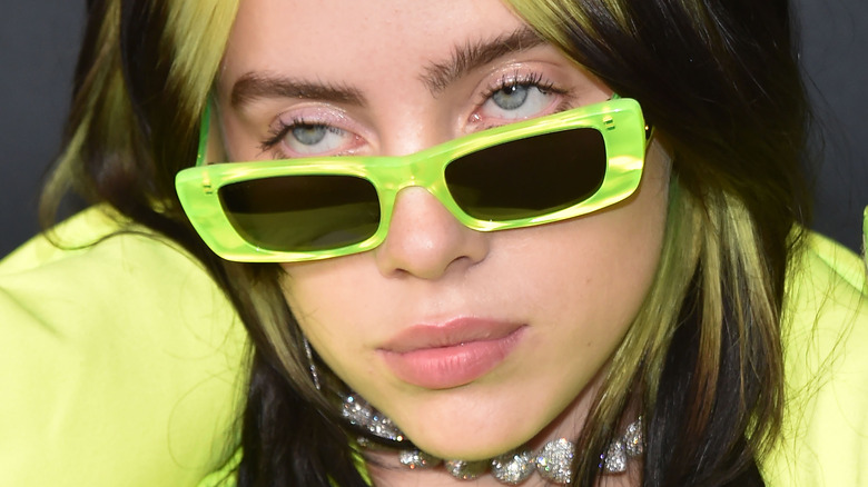 Le nouveau look de Billie Eilish a des fans qui font une double prise