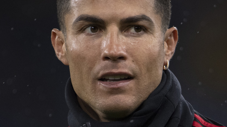 Les fans se rassemblent autour de Cristiano Ronaldo après sa perte tragique