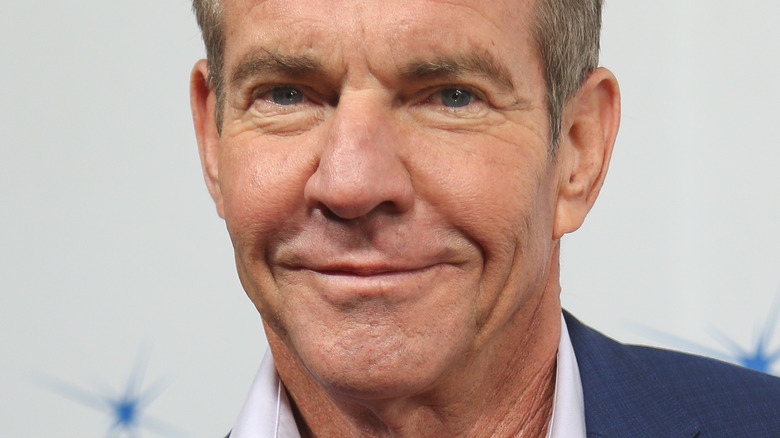 L’étrange apparition de Dennis Quaid aux CMT Music Awards fait parler les fans