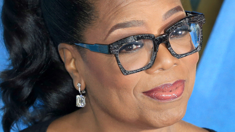 Oprah Winfrey porte des lunettes