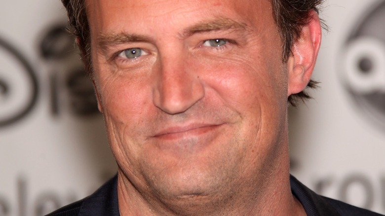 Matthew Perry partage un message déchirant mais hilarant pour Bruce Willis