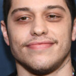 Pete Davidson prouve qu’il est prêt à affronter Kanye West dans le dernier set de stand-up