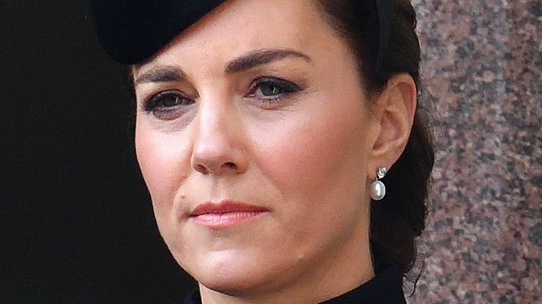 Pourquoi Kate Middleton, le prince William et la reine viennent-ils de changer leurs photos de profil ?