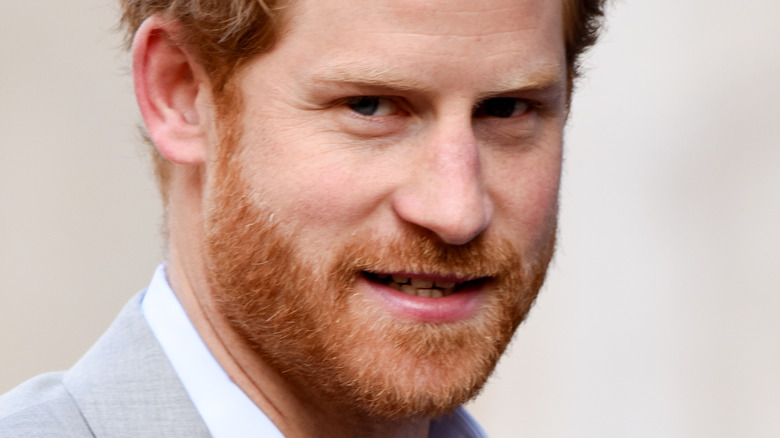 Le prince Harry ne sourit pas