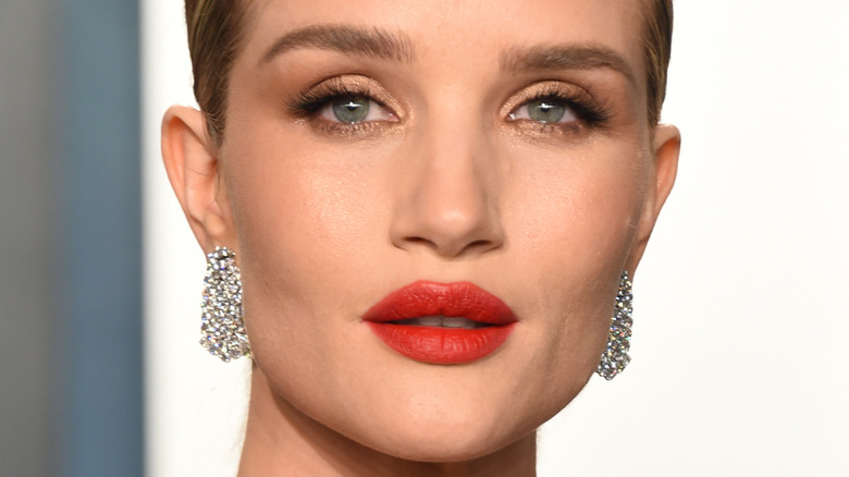 L’évolution du glamour de Rosie Huntington-Whiteley